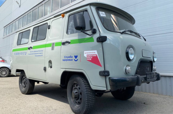 В медучреждения Пермского края переданы 45 новых санитарных автомобилей